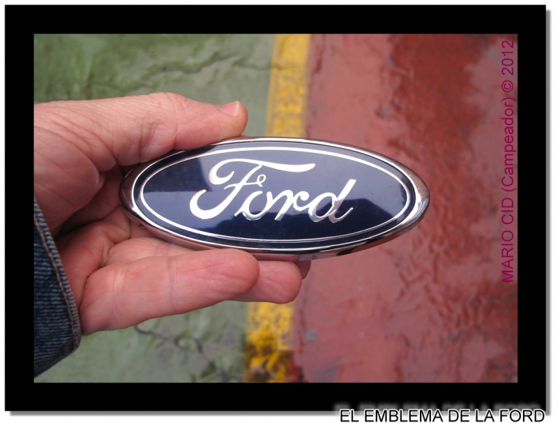El emblema de la Ford - The Ford Motor Company Logo. Photo by Campeador.