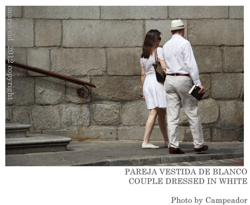 PAREJA VESTIDA DE BLANCO - COUPLE DRESSED IN WHITE. Photo by Campeador.