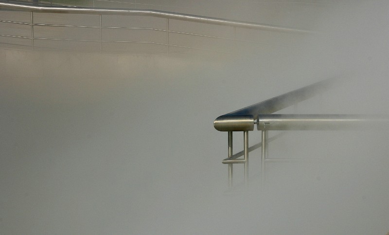 barandilla en la niebla