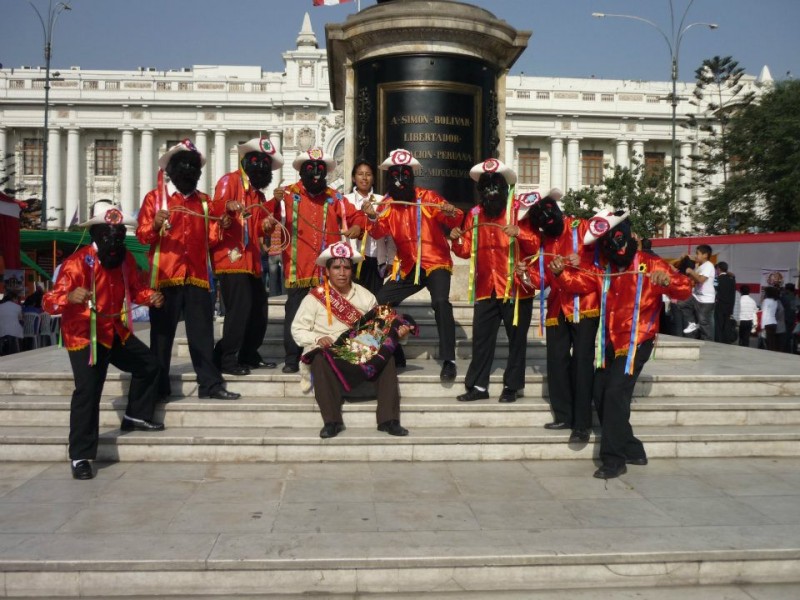 Indumentaria de la Danza Los Negritos de Los Naturales Huaral