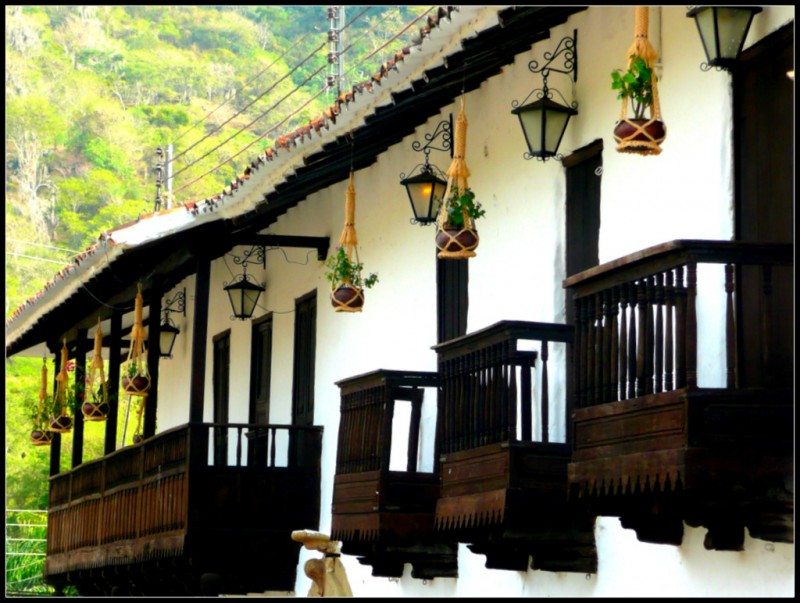 BALCONES