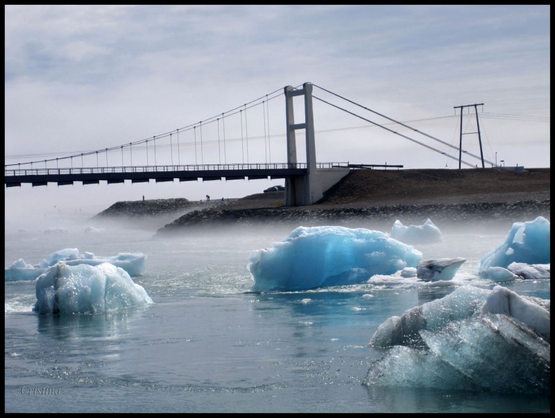 Icebergs bajo el puente