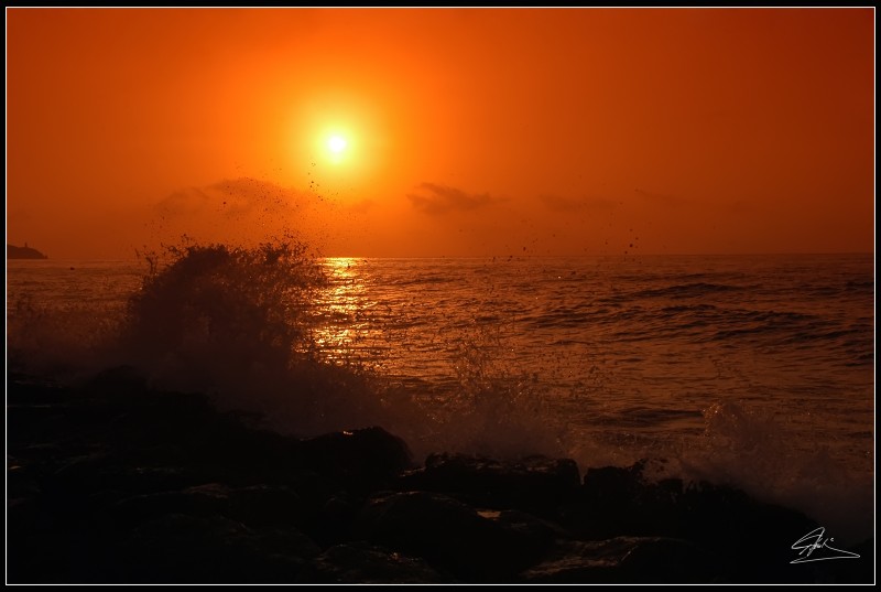 El amanecer y la fuerza del mar