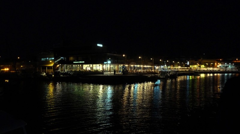 Puerto en la noche Agosto 12