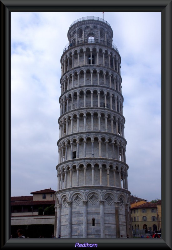 Torre de Pisa en un da nublado