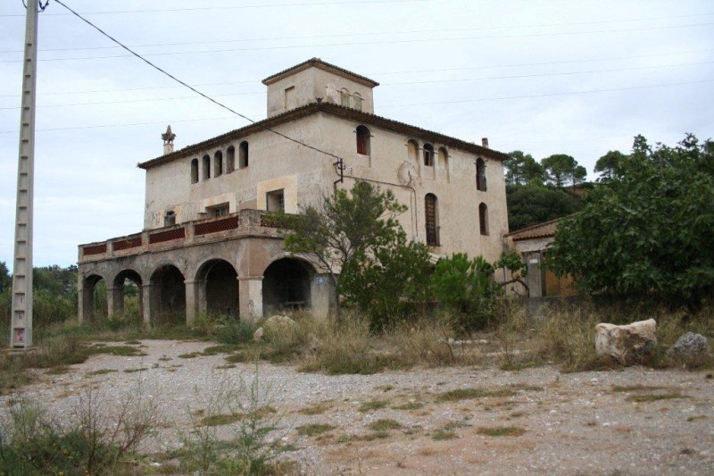 CAN FLAVI DE LES ILLES, AL LMIT DEL TERME DE CASTELLBISBAL