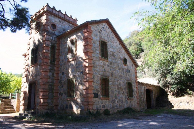 CASA FORESTAL DE CASTELLFOLLIT AL BOSC DE POBLET AL TERME DE VIMBODI A LA COMARCA DE LA CONCA DE BARBER