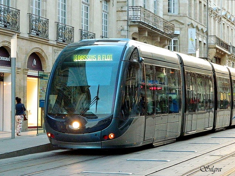 Tram urbano moderno