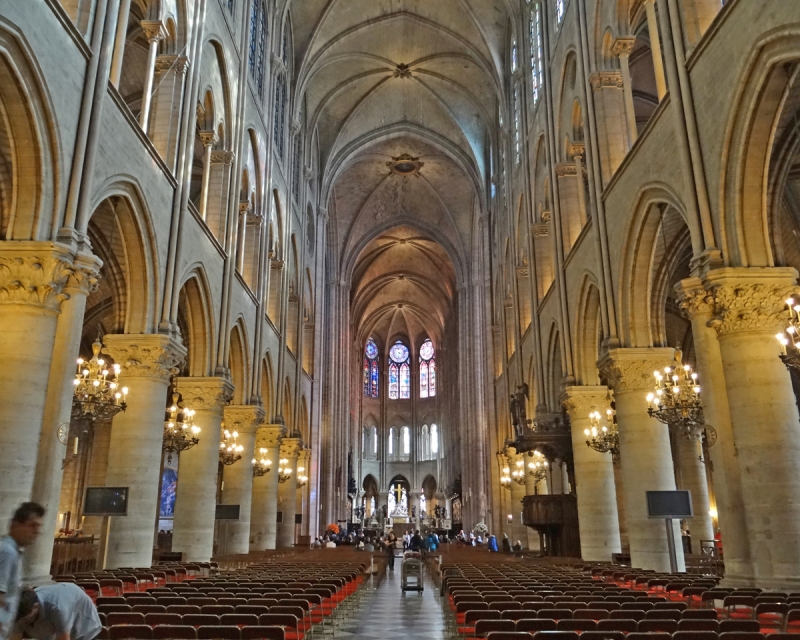 NOTRE DAME   - INTERIOR -