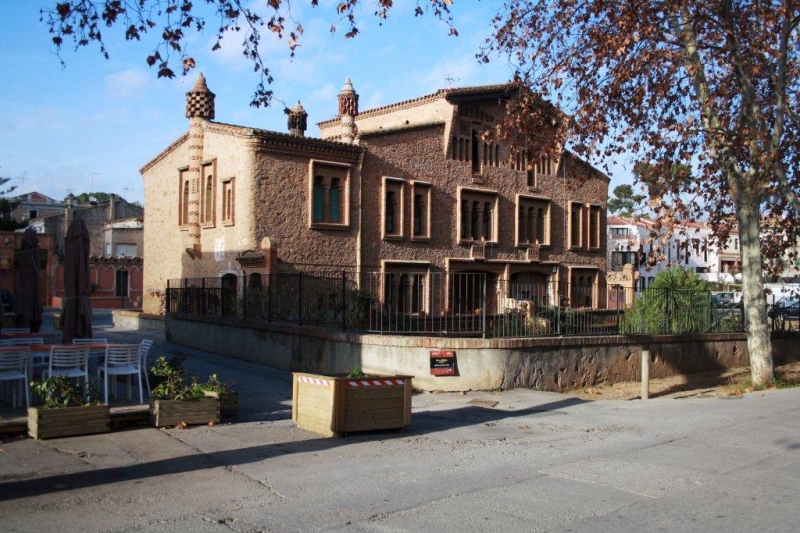 LA MASOVERIA DE LA COLONIA GUELL, LA CASA DELS ORDAL, CRUAES, i GAUD.