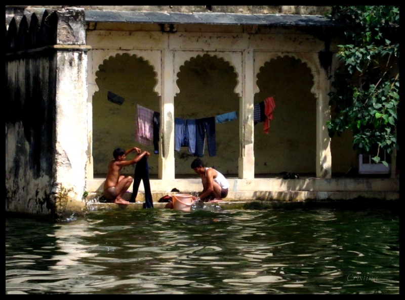 Lavando en el lago