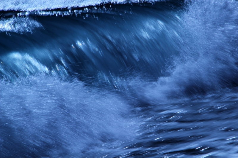 olas de plata y azul