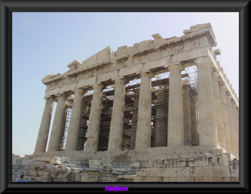 El Partenon, como siempre con andamios