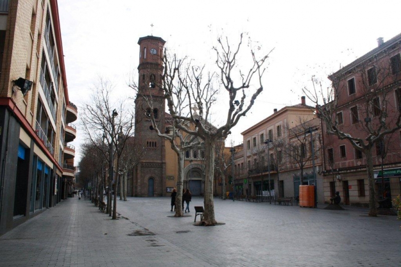 EL CAMPANAR DE LESGLSIA PARROQUIAL DE SANT LLOREN. SANT FELIU DE LLOBREGAT. CATALUNYA