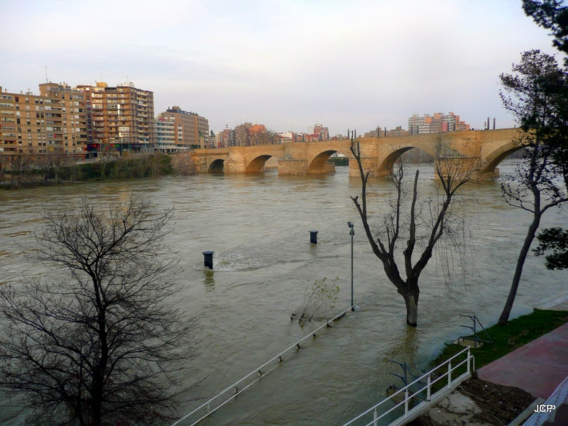 El Ebro vena crecido