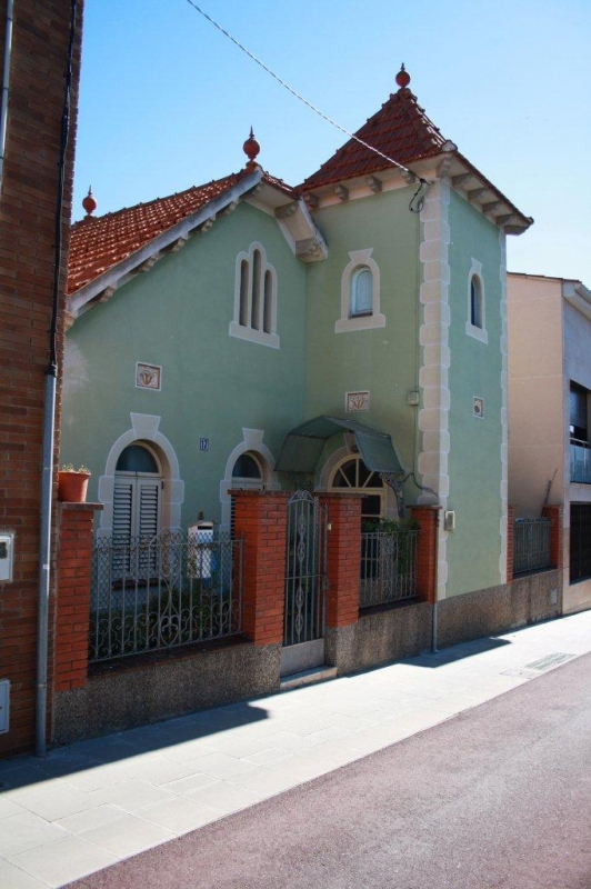   MODERNISME  SENSE CATALOGAR  A PARETS DEL VALLS 