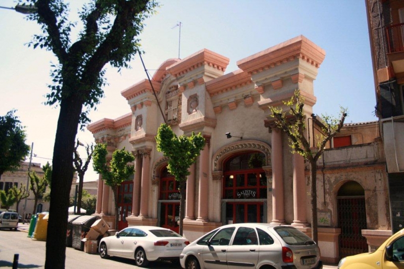 EDIFICI DELS SALISTES A OLESA DE MONTSERRAT.