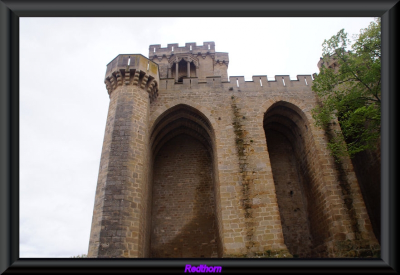 Los imponentes muros del Palacio de los Reyes en Olite
