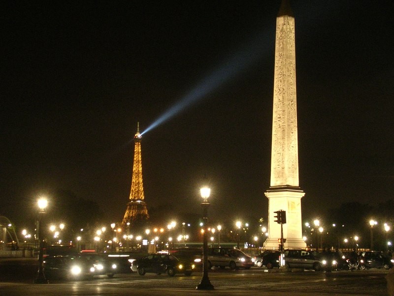 Torre Eiffel ilumina el Obelisco