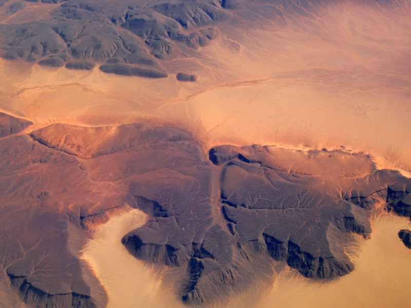 SOBREVOLANDO EL DESIERTO SAHARA