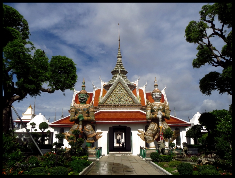 Los guardianes del Wat Arun