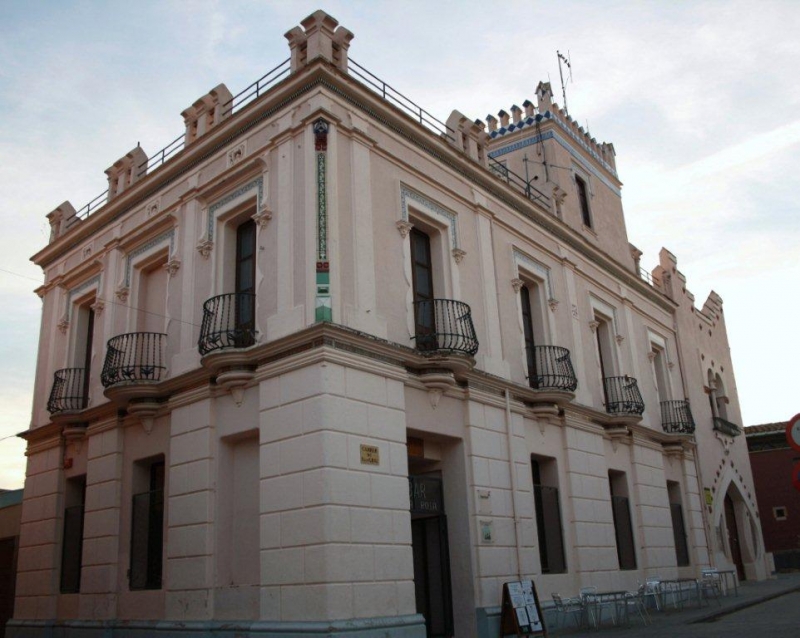 LA CASA ROSA DE CALDES DE MALAVELLA. LA SELVA. GIRONA. CATALUNYA