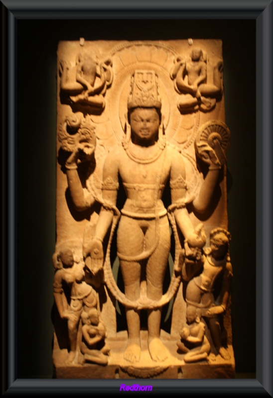 Escultura en madera de un dios hind
