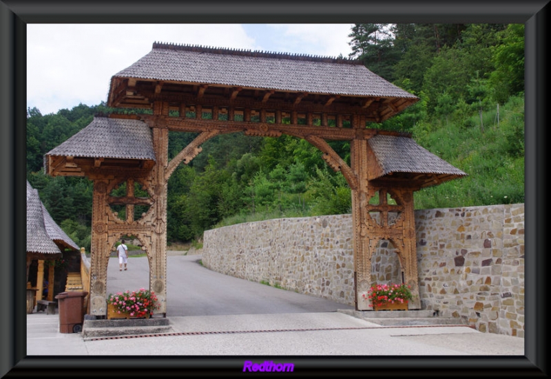 Puerta entrada al Monasterio