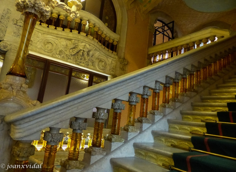 escalera acceso sala conciertos