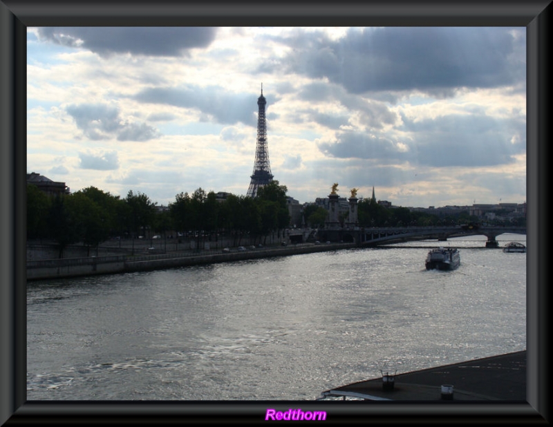 La torre Eiffel desde el Sena