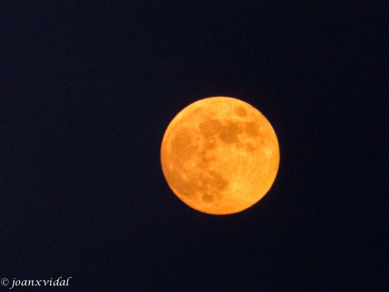 luna llena sobre el Ganges