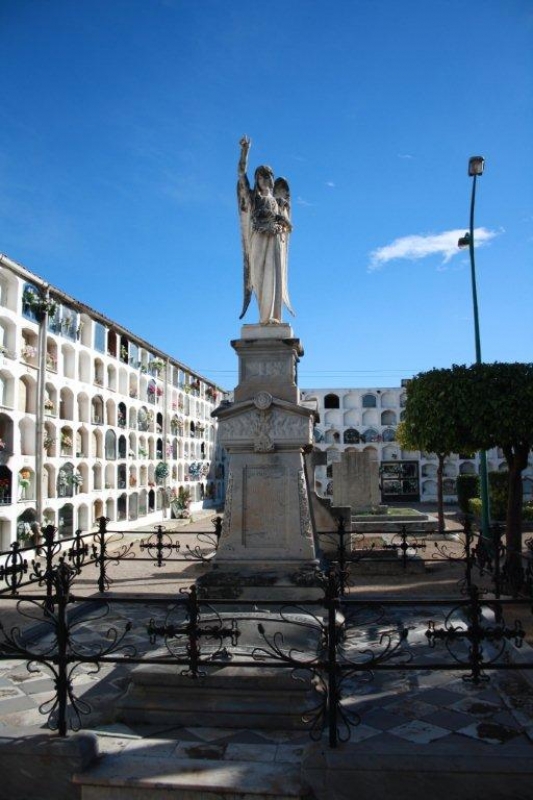 LNGEL DESARMAT AL CEMENTIRI DEL VENDRELL. EL PENEDS JUSS.