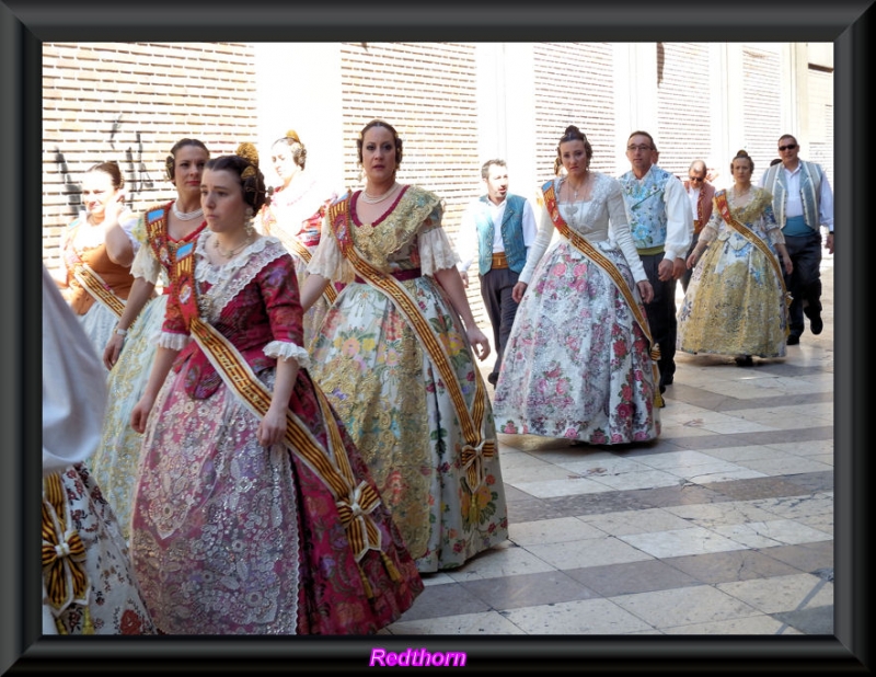 Los vistosos trajes de las valencianas