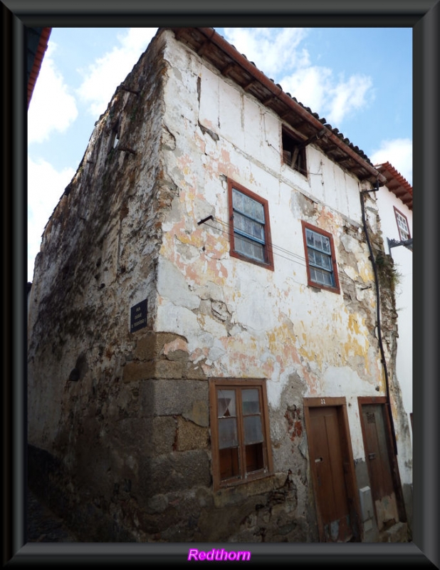 Casa deteriorada por el tiempo