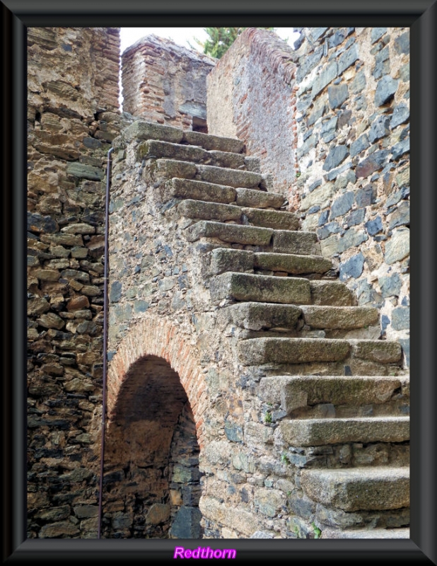 Escalera para subir a la muralla