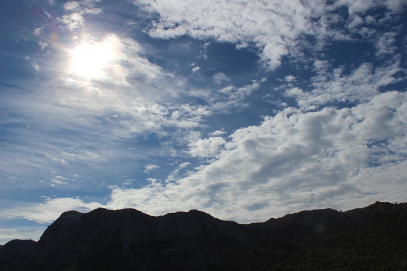 Sol y nubes