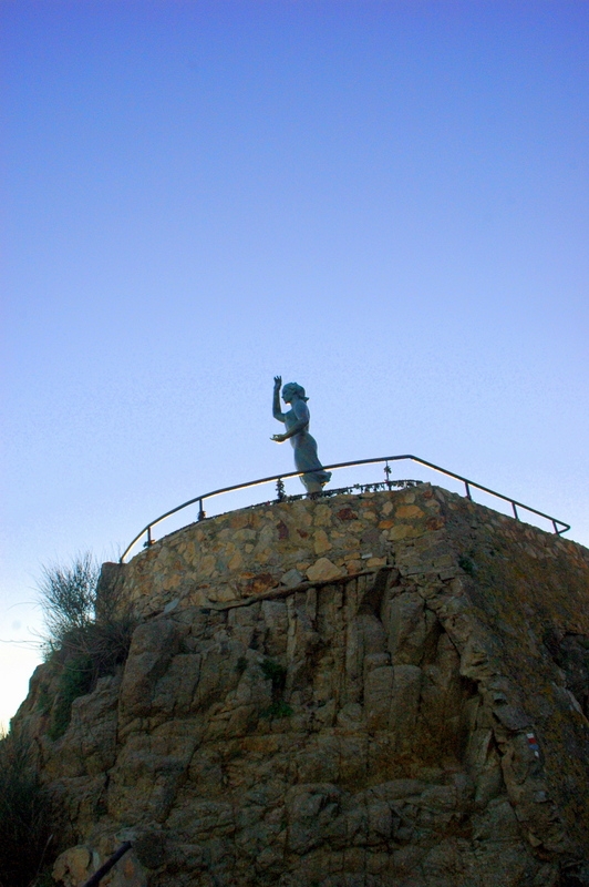 Monumento a la Mujer marinera